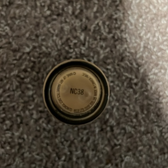 Mac studio fix fluid Shade number NC38 - Picture 2 of 2